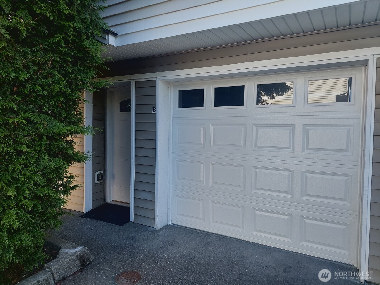 Property Photo:  6907  Rainier Drive E 1B  WA 98203 
