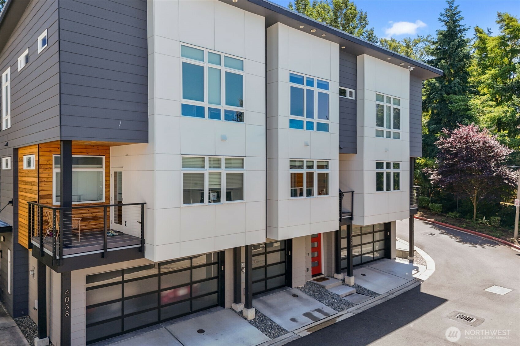 Property Photo: 4040 129th Court SE 18 WA 98006