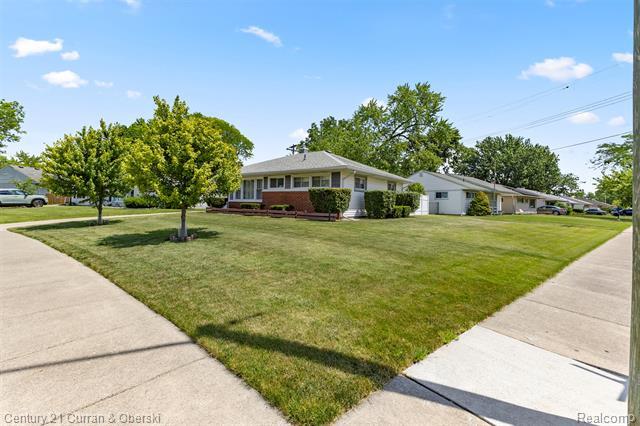 Property Photo: 420 Lytle Place MI 48135