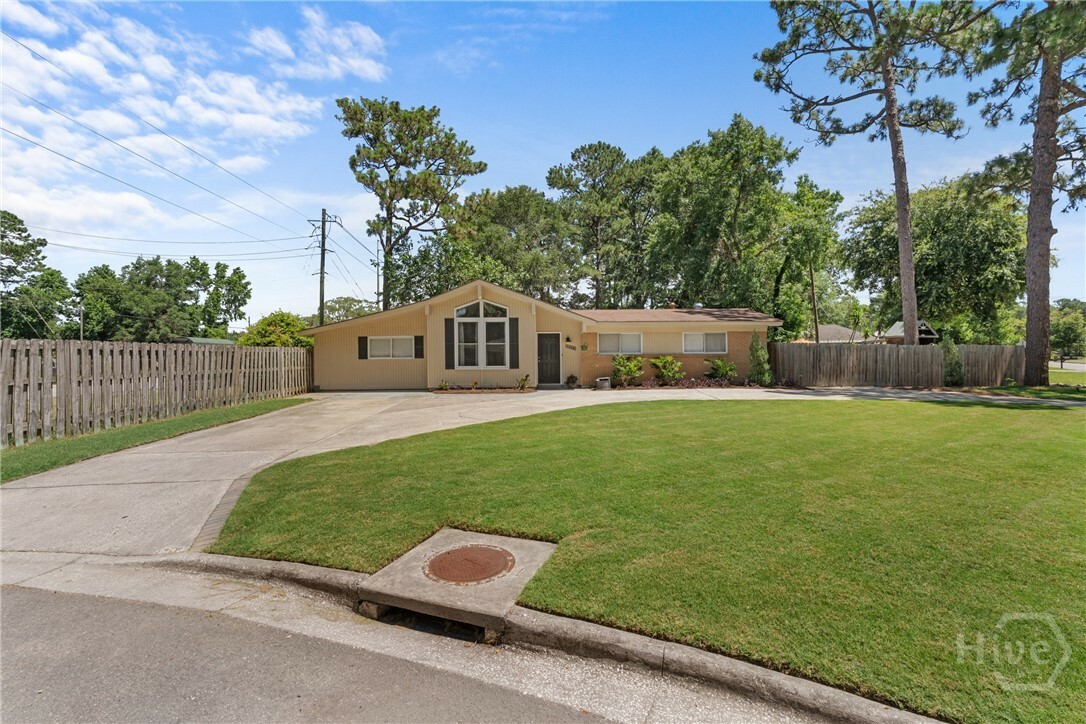 Property Photo: 7112 Hialeah Circle GA 31406
