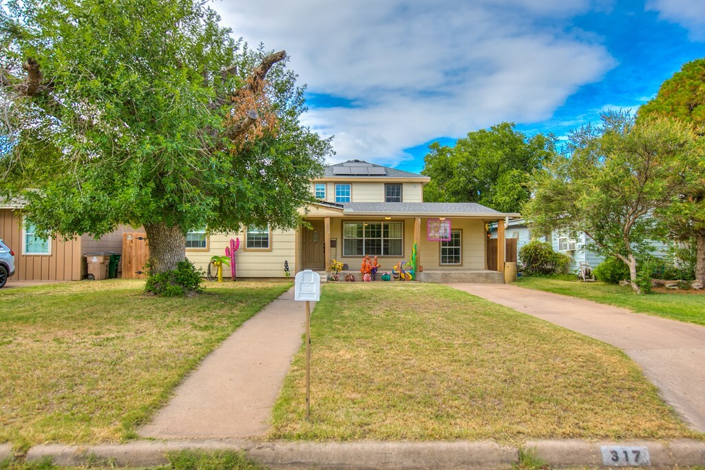 Property Photo: 317 River Oaks St TX 76903