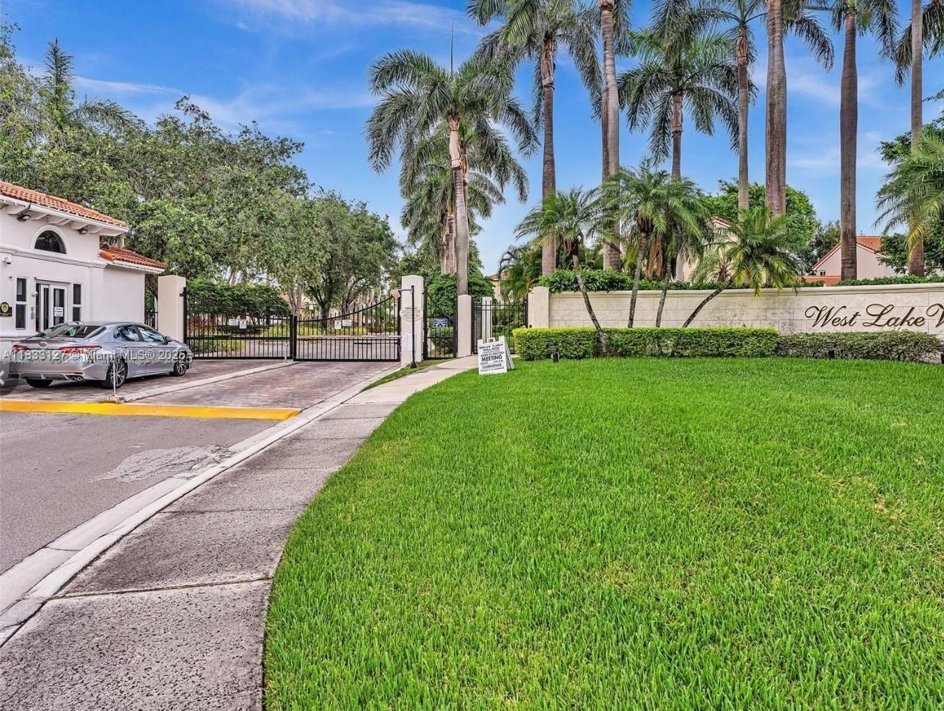 Property Photo:  1542 Yellowheart Way  FL 33019 
