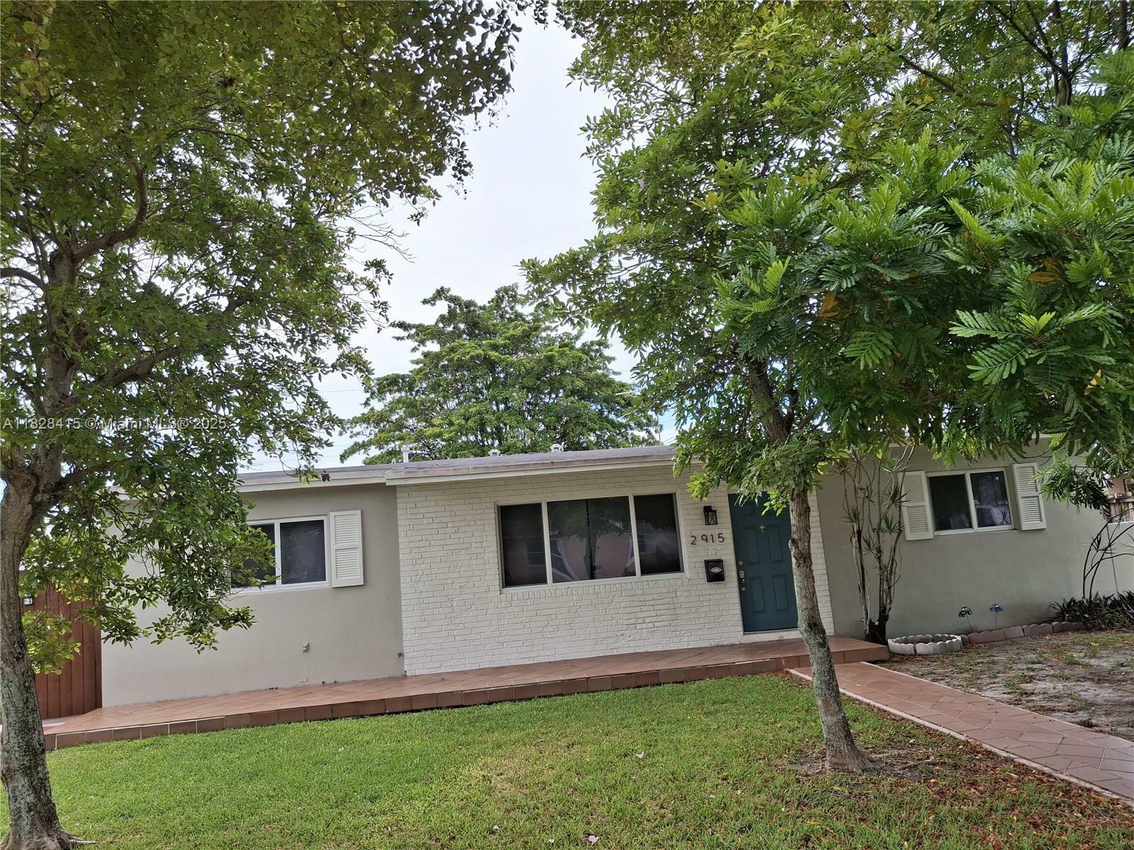 Property Photo: 2915 SW 92nd Pl FL 33165