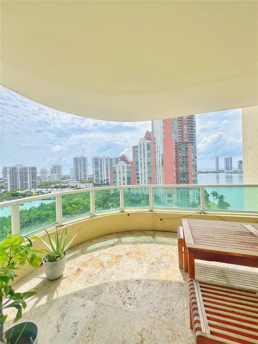Property Photo: 3340 NE 190th St 1507 FL 33180