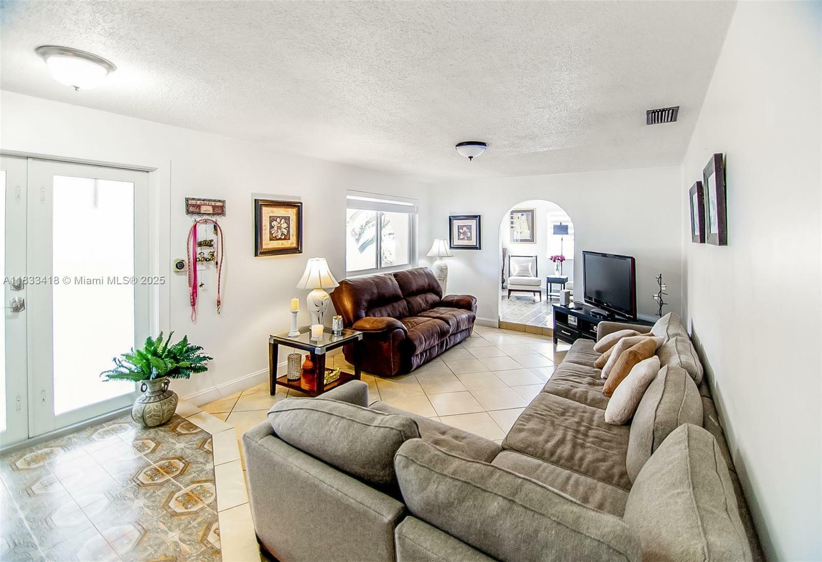 Property Photo: 10721 SW 38th St FL 33165