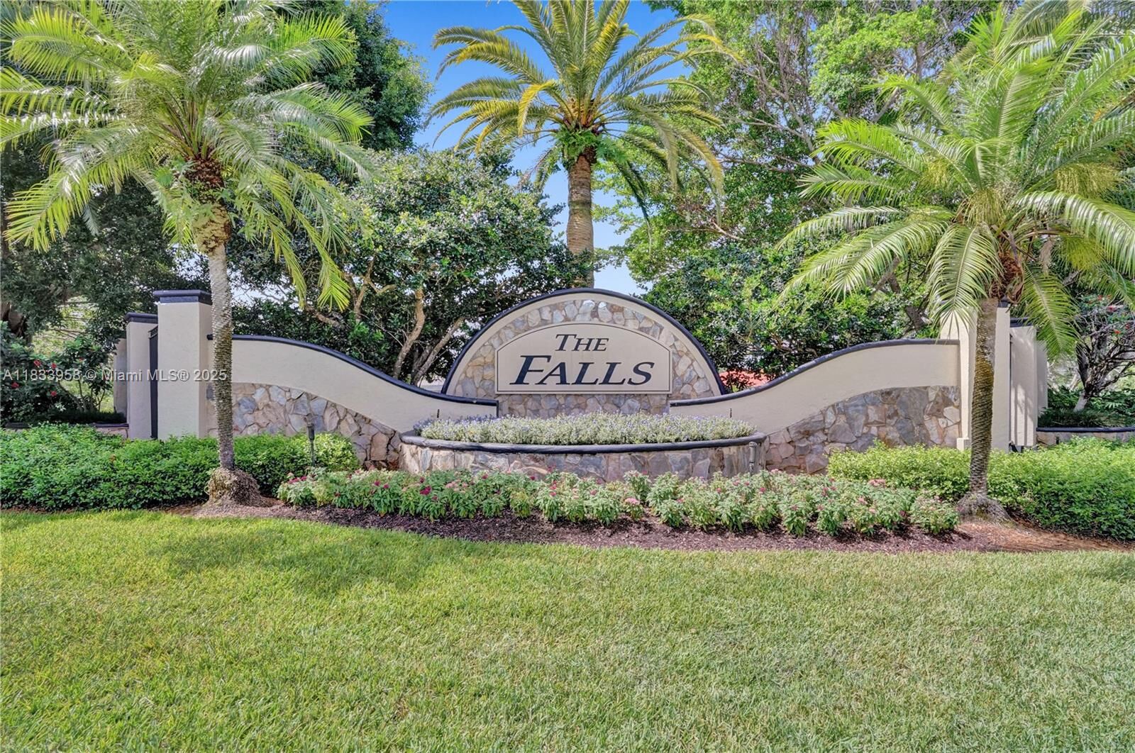 Property Photo:  797 Chimney Rock Rd 797  FL 33327