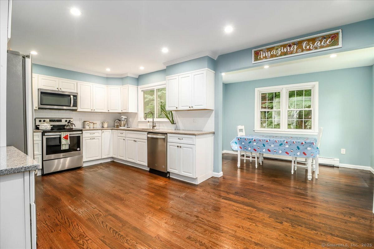 Property Photo: 17 Robinhood Road CT 06811