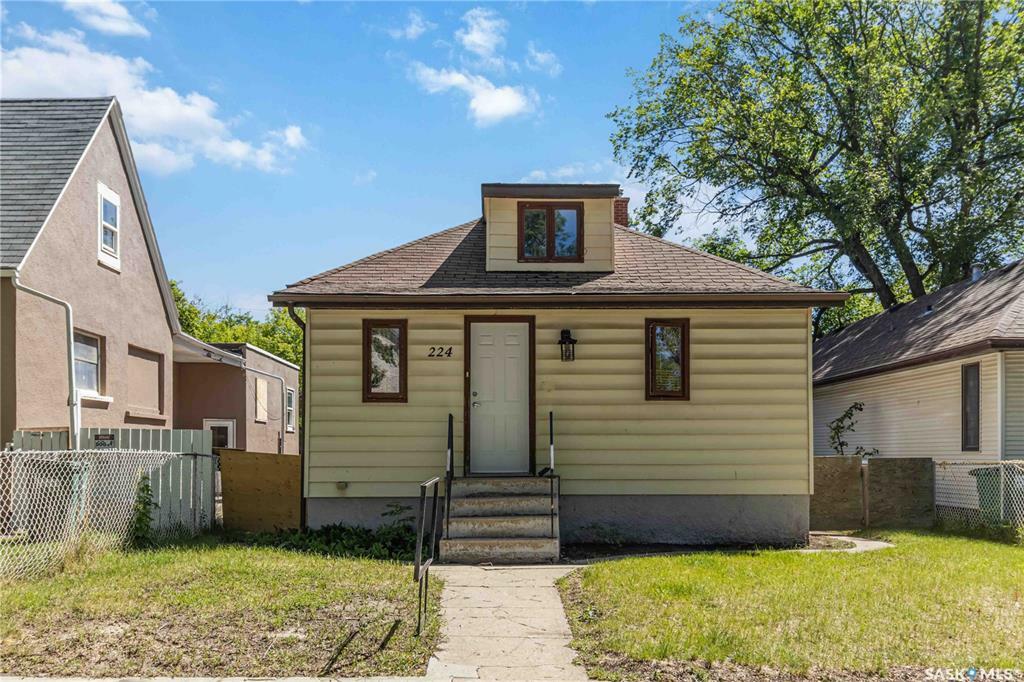 224 F Avenue N  Saskatoon SK S7L 1W1 photo