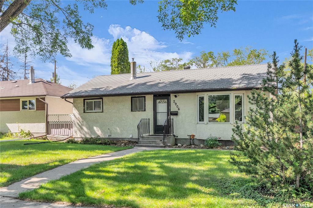 Property Photo: 2906 21st Street W SK S7M 0W5