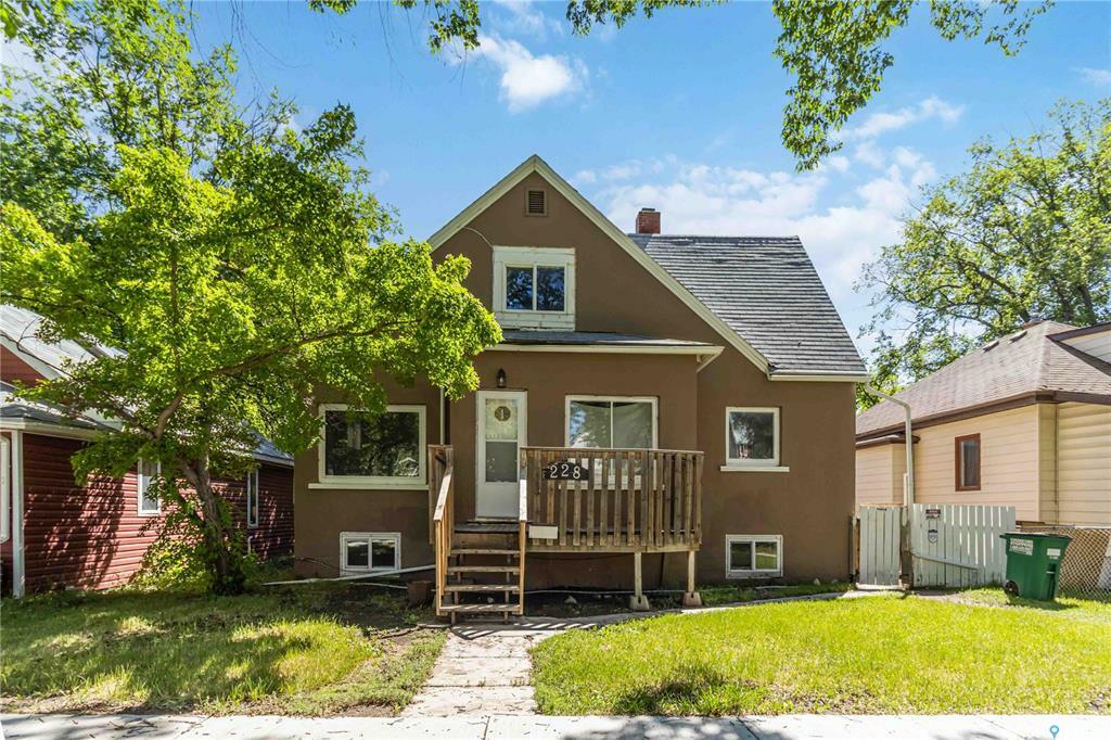 Property Photo: 228 F Avenue N SK S7L 1W1