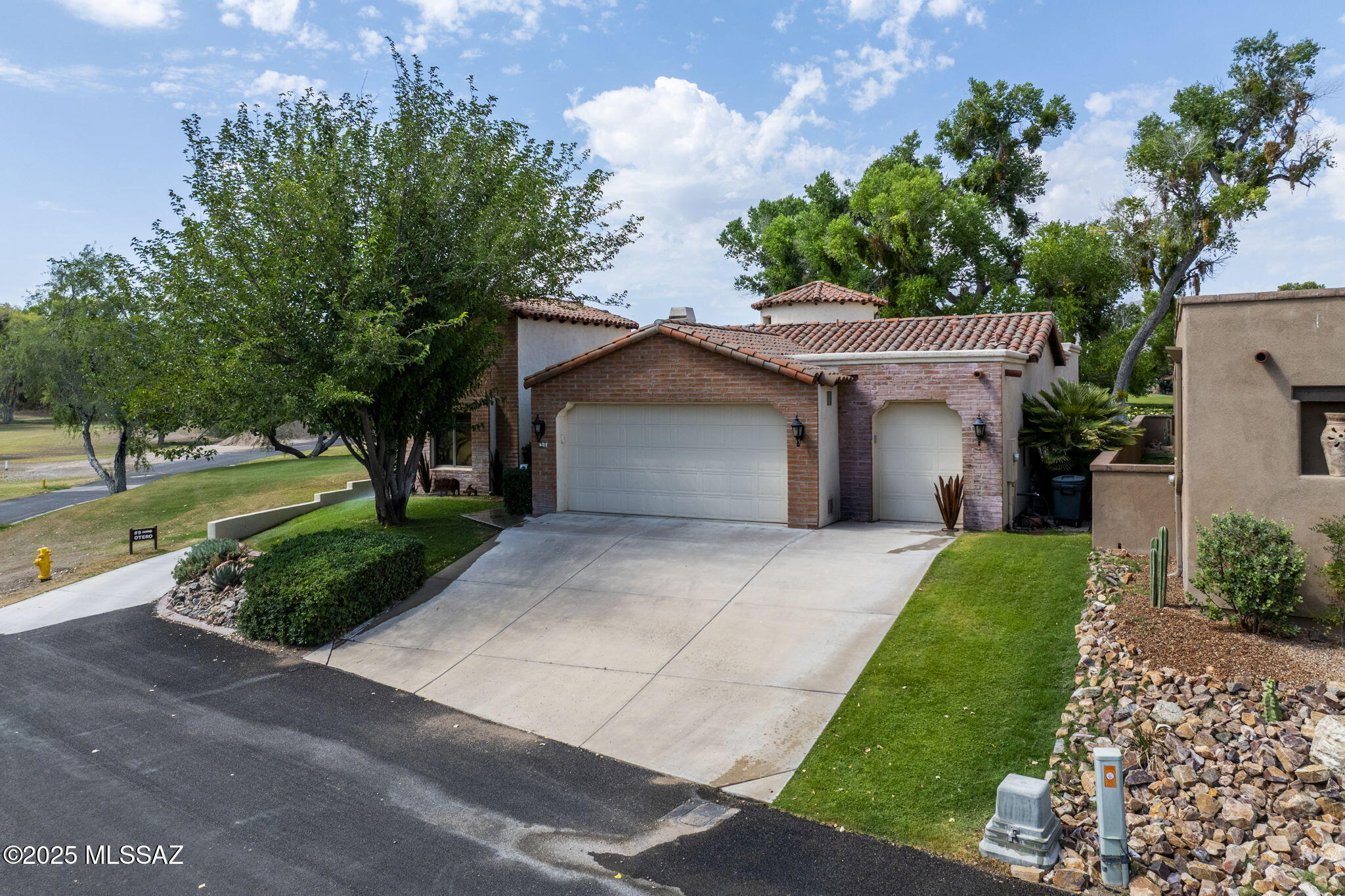 Property Photo: 98 Avenida De Otero AZ 85646