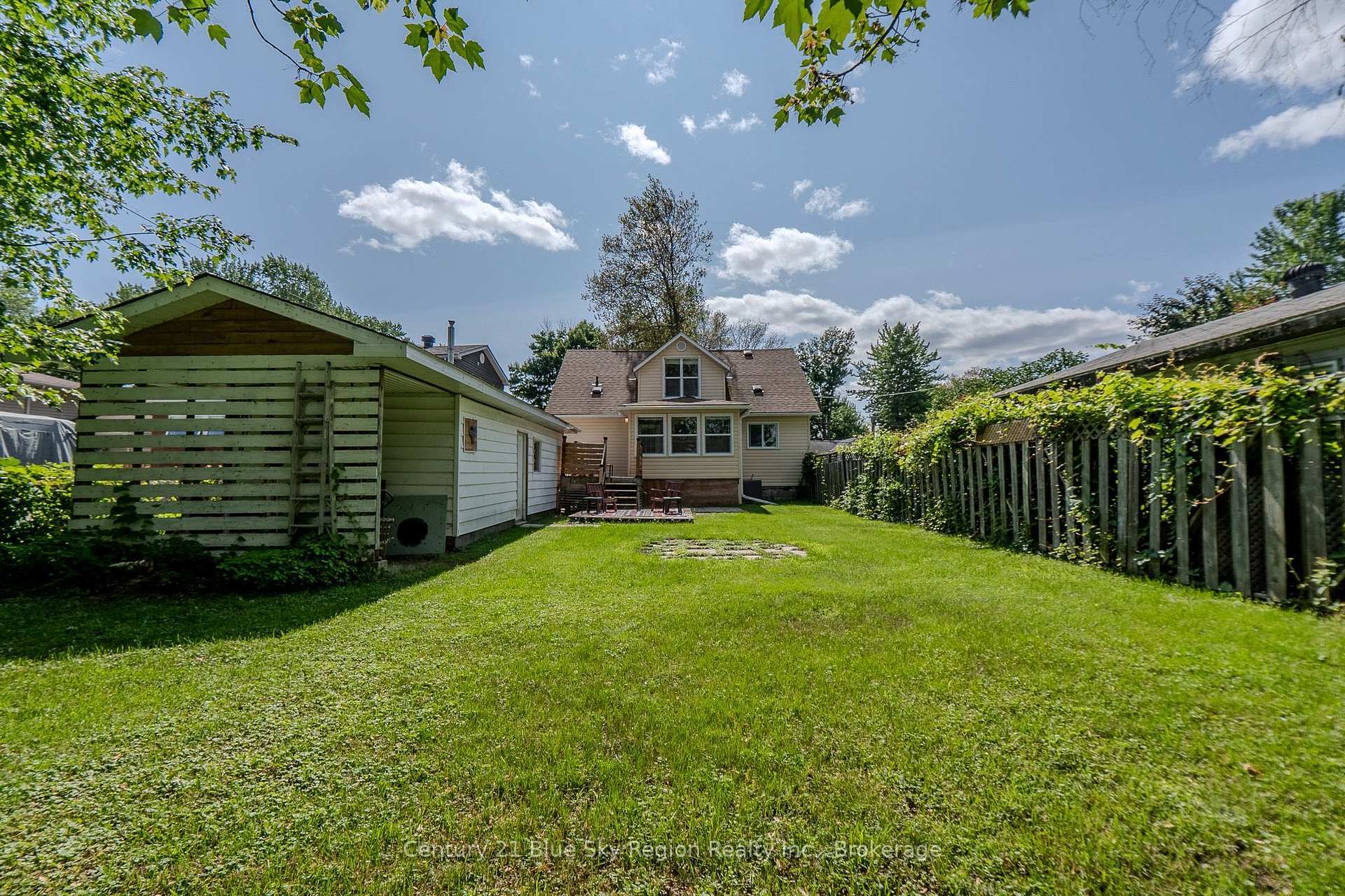 Photo de la propriété: 136 Campbell Avenue ON P1A 1V9
