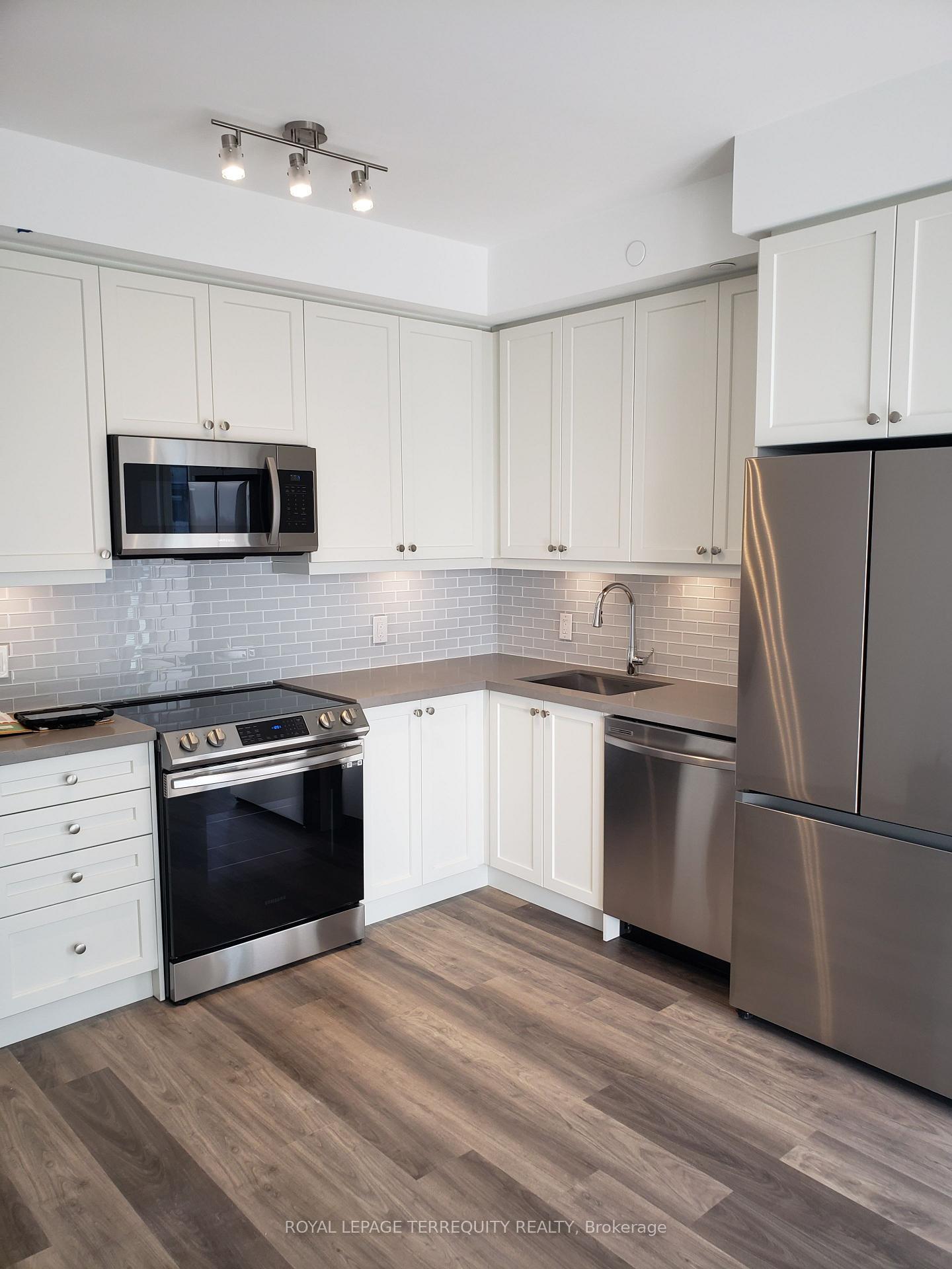 Property Photo: 95 Oneida Crescent 1804 ON L4B 0H5