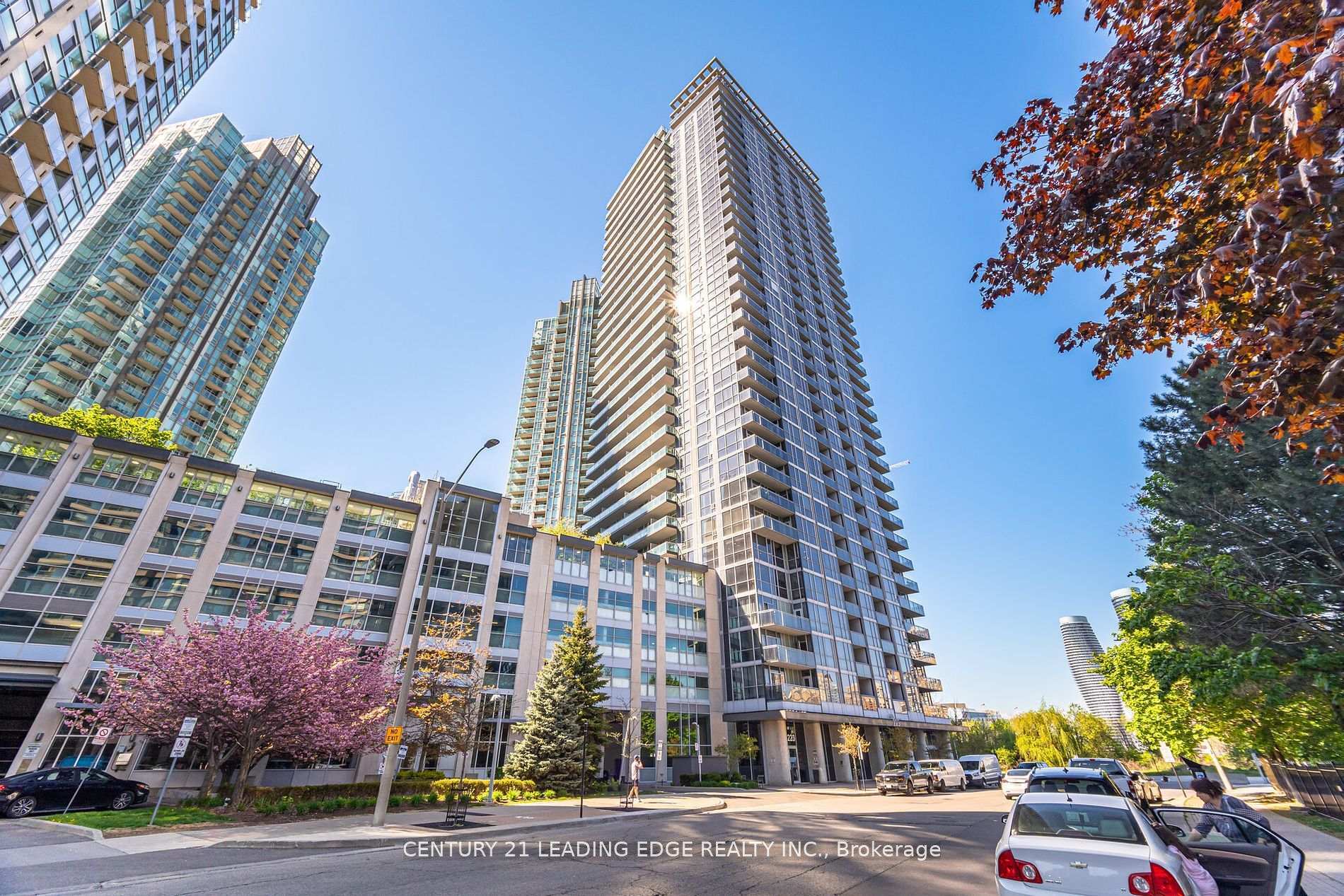 Property Photo: 223 Webb Drive S 201 ON L5B 0E8