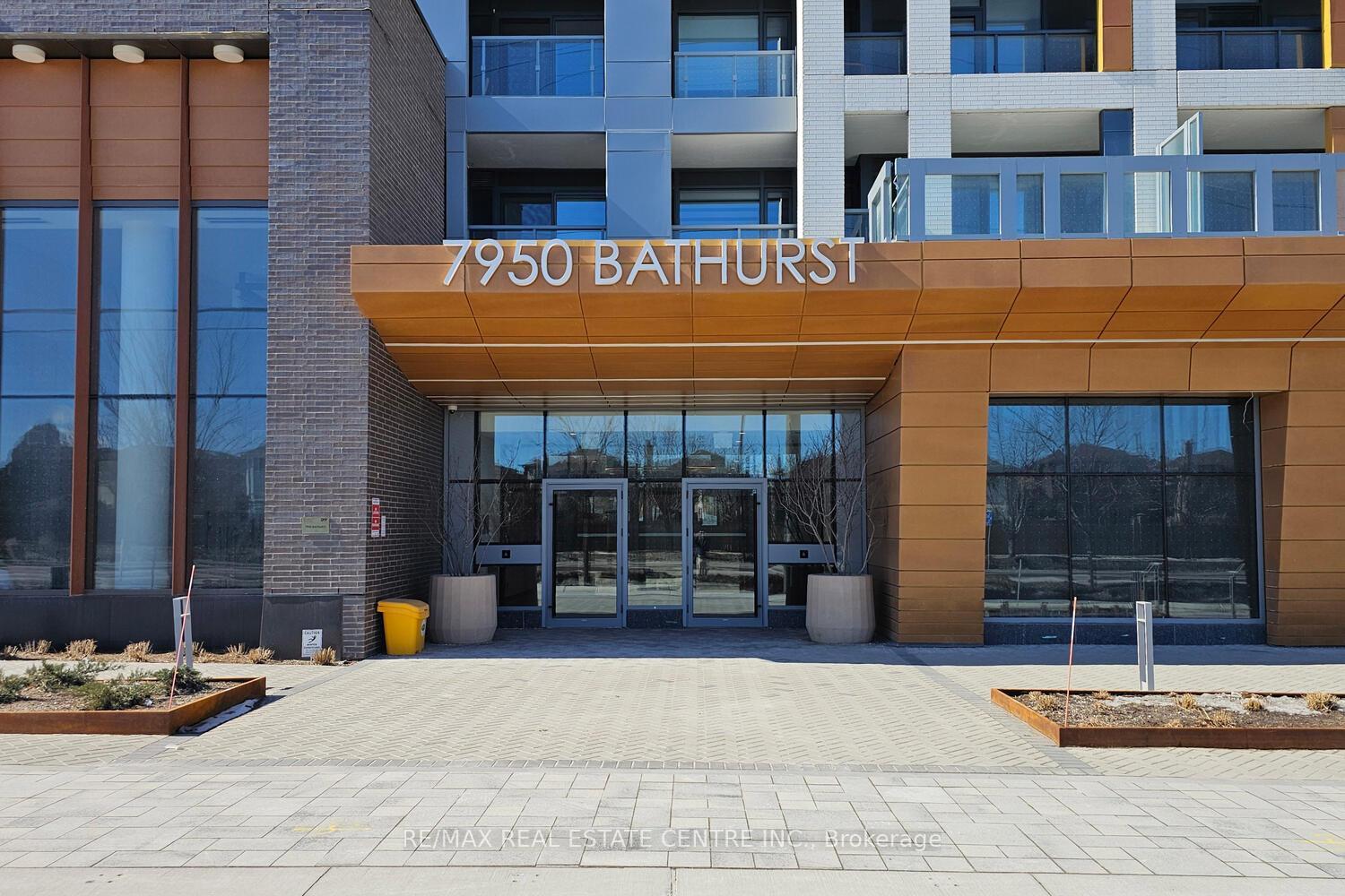 Property Photo: 7950 Bathurst Street 416 ON L4J 0L4
