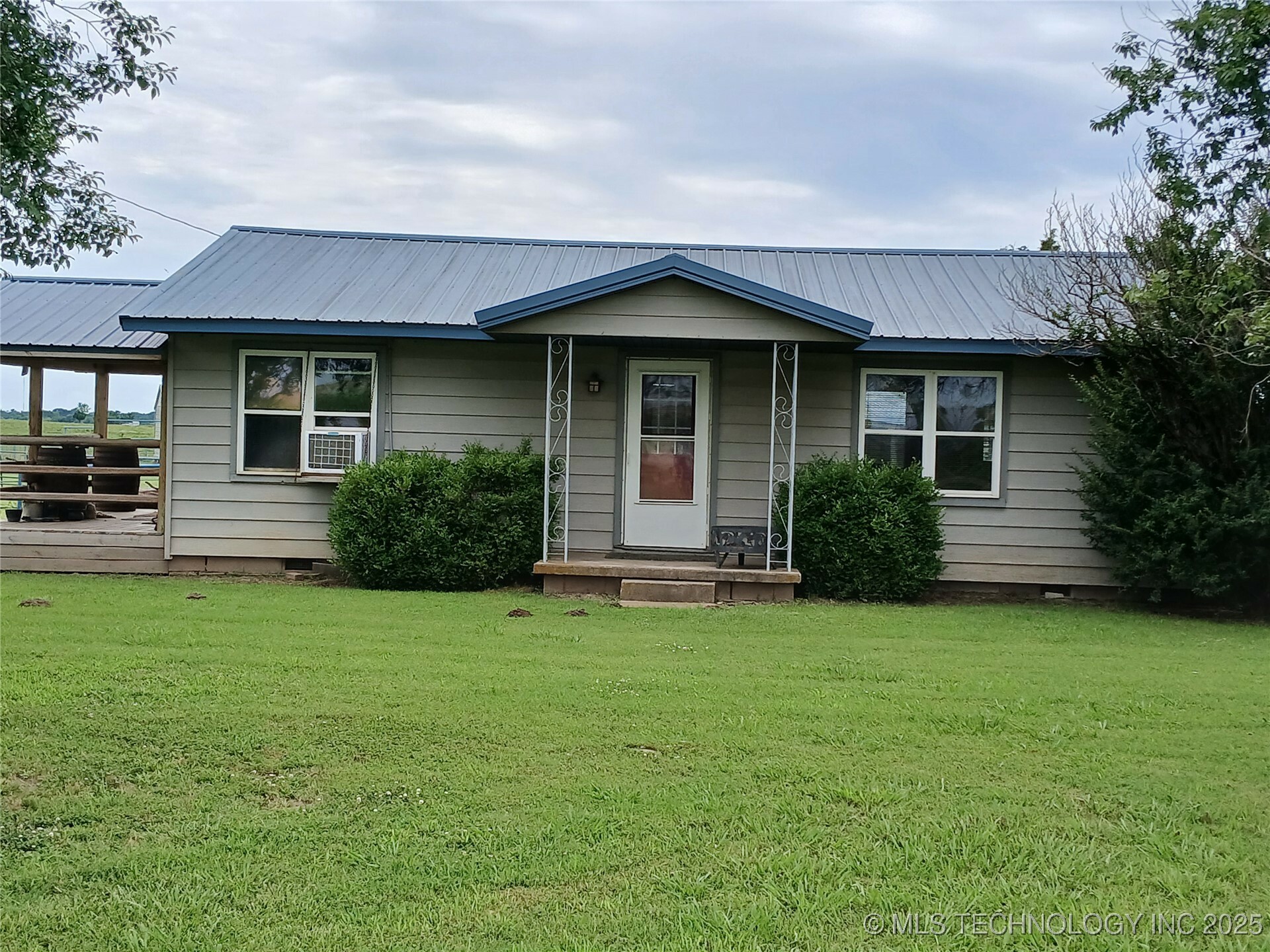Property Photo: 419934 E 1100 OK 74426