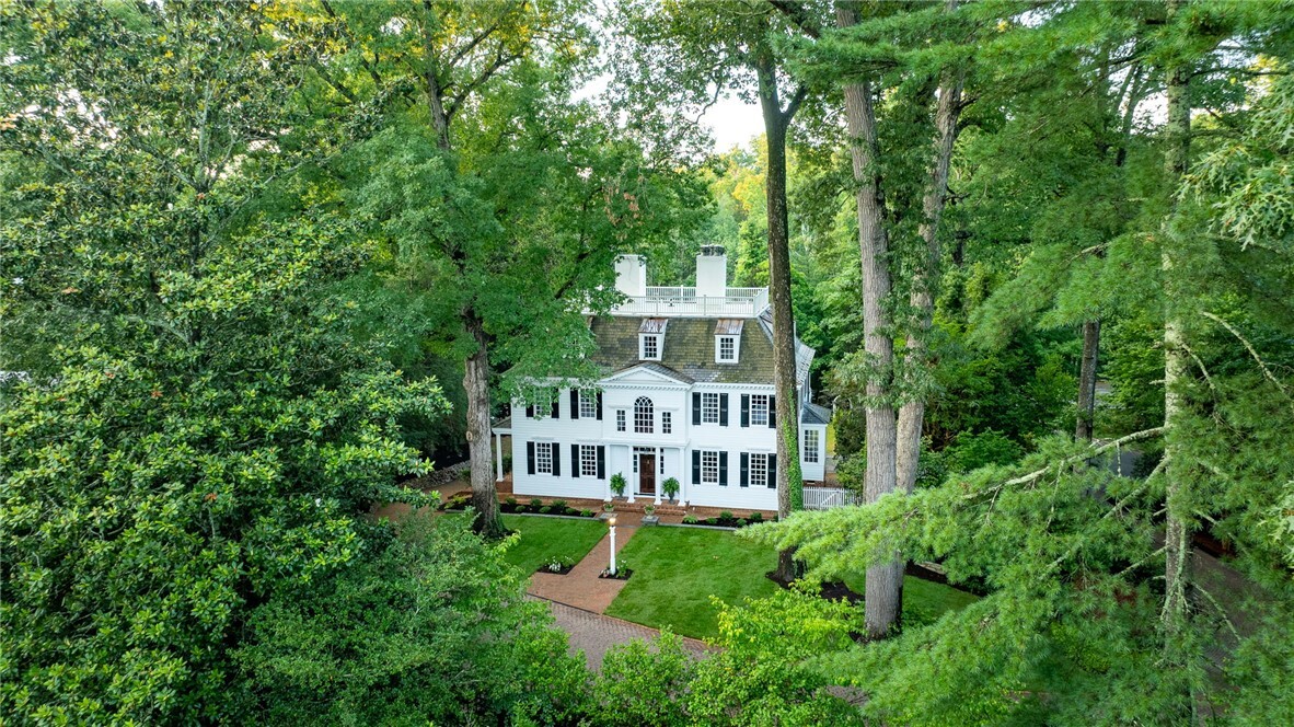Property Photo: 99 Walnut Hills Drive VA 23185