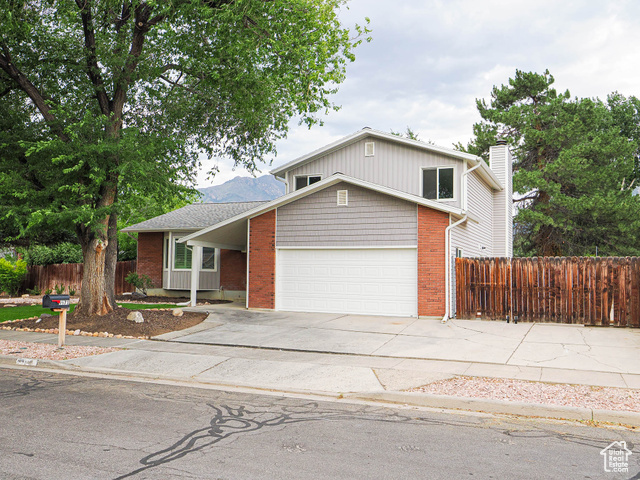 Property Photo: 9971 S Borg Dr UT 84092