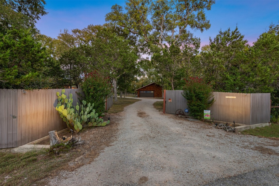 Property Photo:  507 County Road 200D  TX 78611 