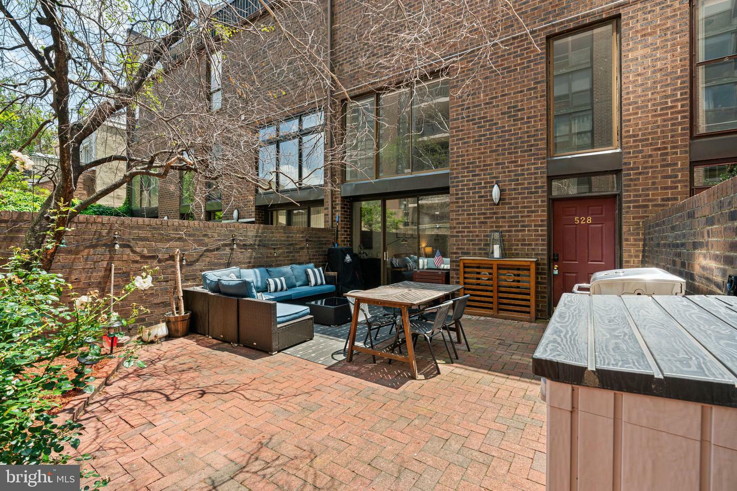 528 Manning Walk  Philadelphia PA 19106 photo