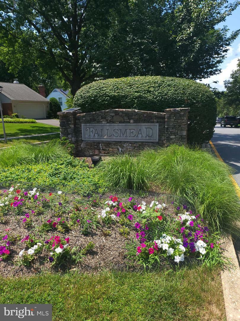 Property Photo: 1413 Fallswood Drive MD 20854