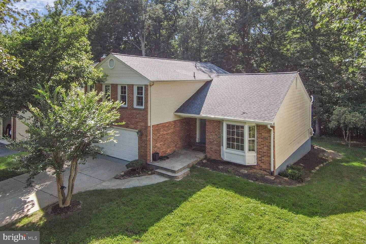 Property Photo: 1413 Fallswood Drive MD 20854