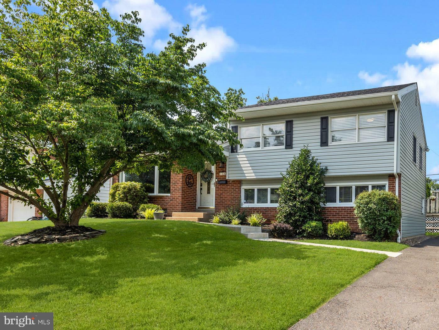 Property Photo: 128 Hedgerow Drive PA 19067