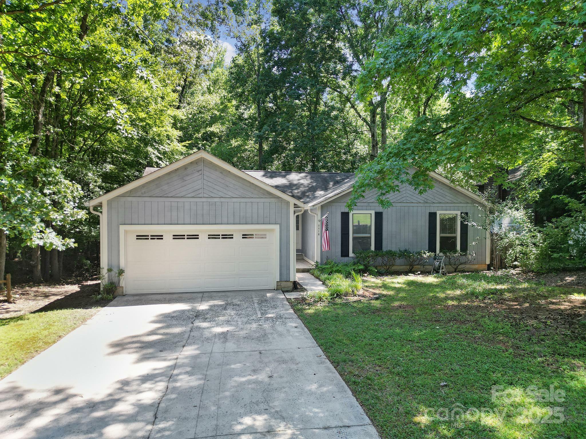 Property Photo: 8416 Rittenhouse Circle NC 28270