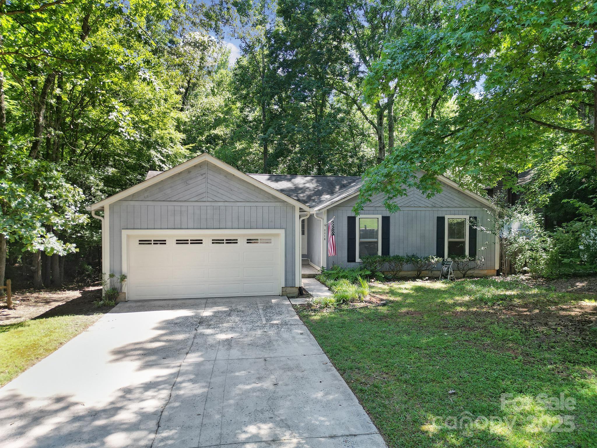 Property Photo: 8416 Rittenhouse Circle NC 28270