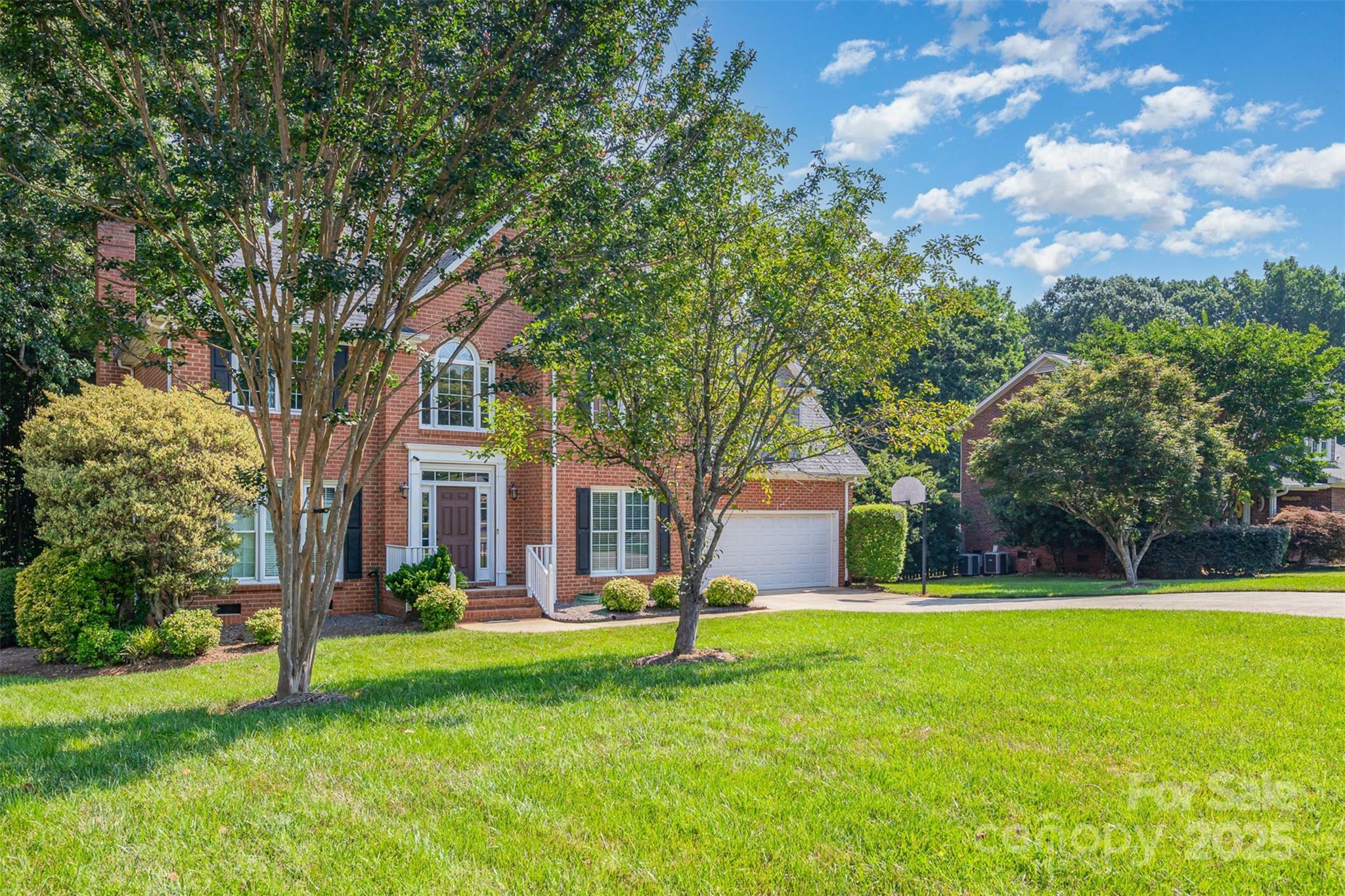 Property Photo: 1630 Village Court NC 28054