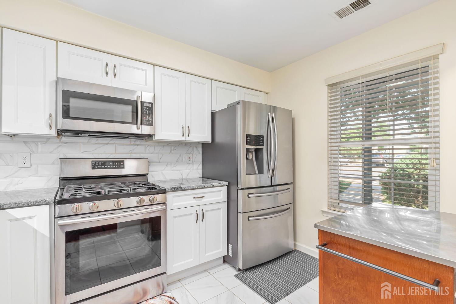 Property Photo: 304 Woodbridge Commons Way Way NJ 08830