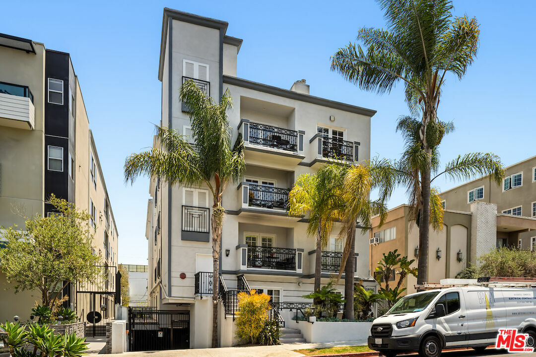 Property Photo: 11826 Dorothy St CA 90049