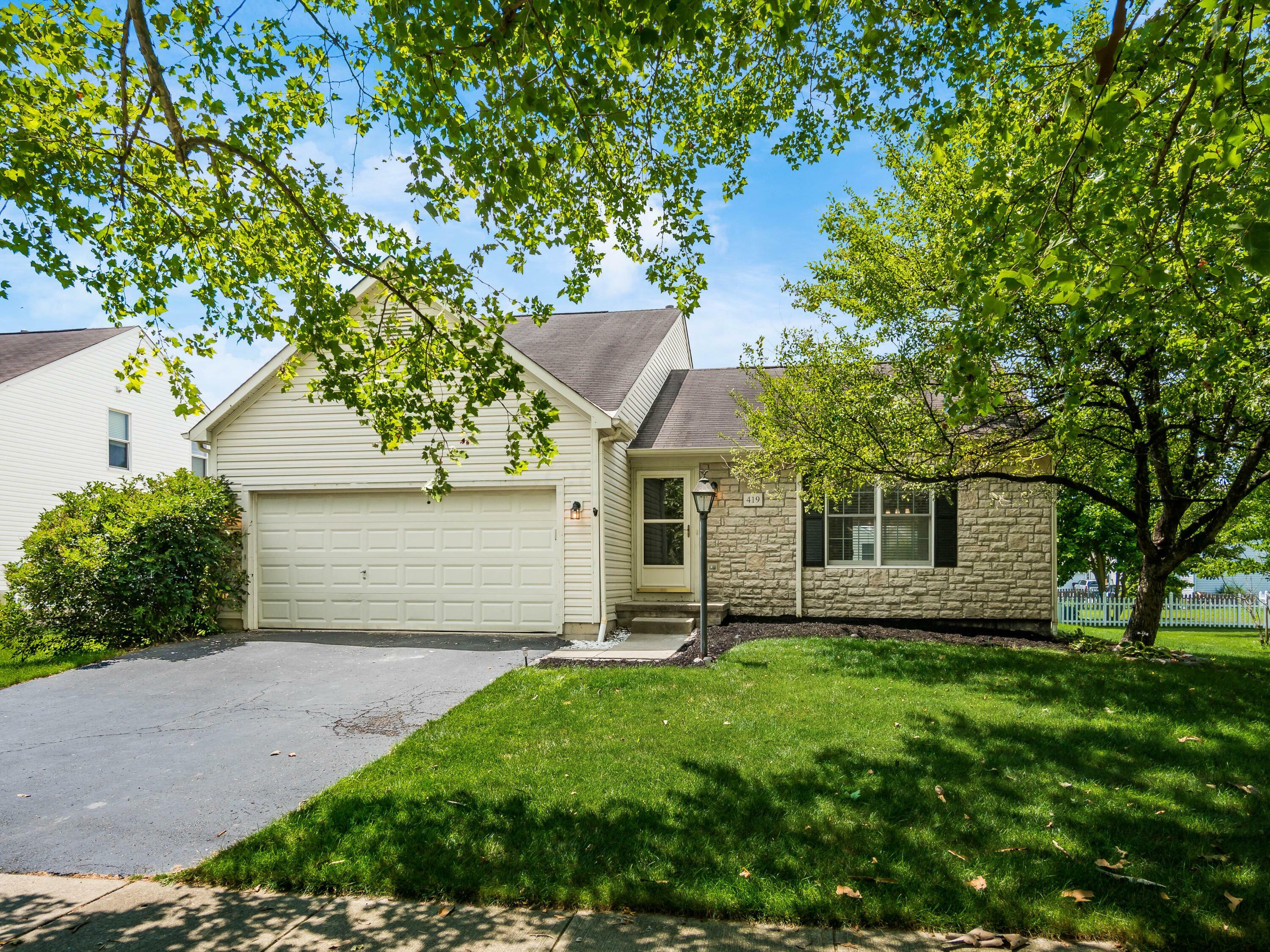 Property Photo: 419 Sycamore Creek Street OH 43147