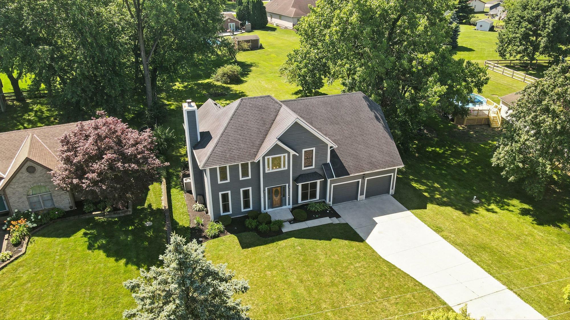 Property Photo: 1435 E Choctaw Drive OH 43140