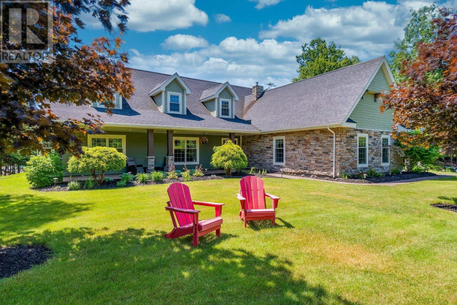 Property Photo: 15 Norwood Court NS B3E 1G3