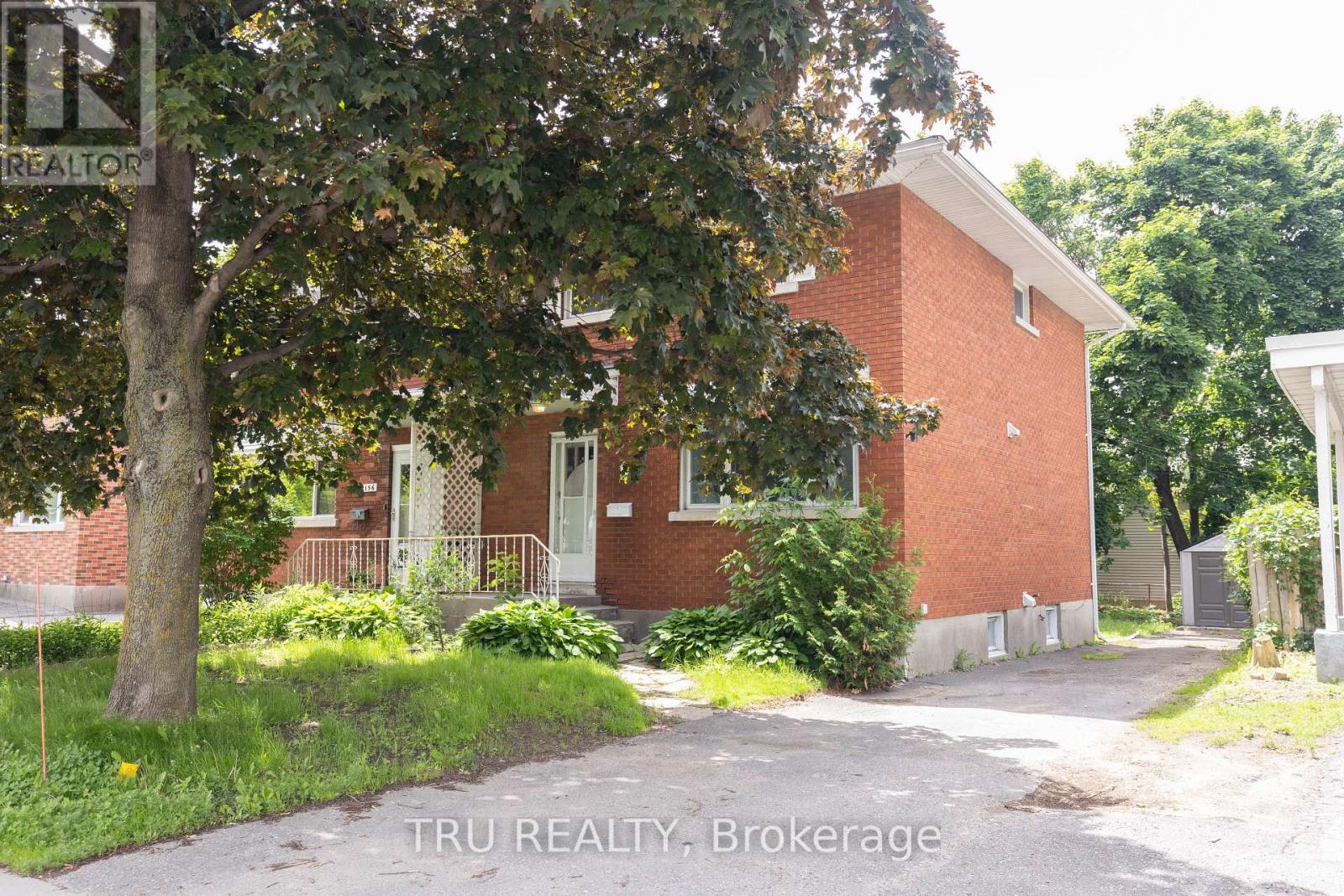 Property Photo: 1152 Woodroffe Avenue ON K2C 2T1