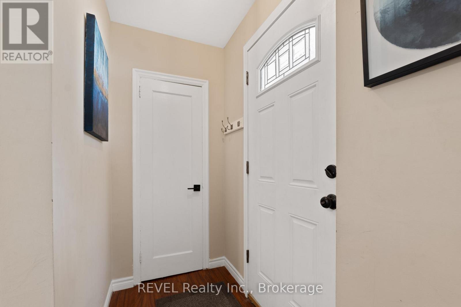 Property Photo: 191 Auburn Avenue ON L8K 3B4