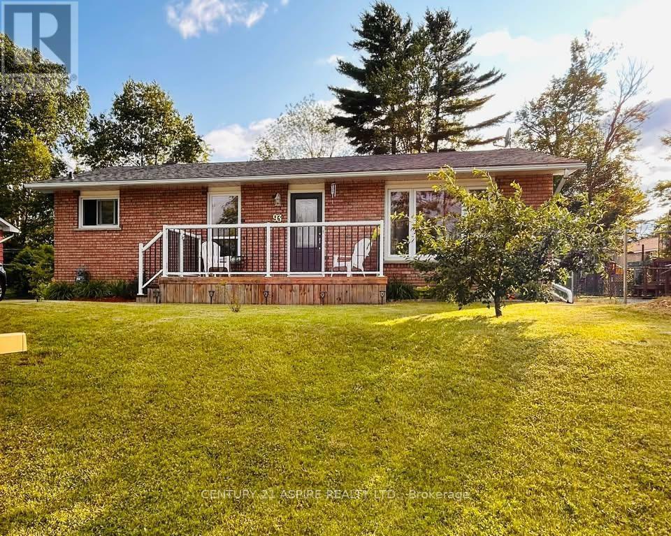 93 Hemlock Street  Petawawa ON K8H 3C3 photo