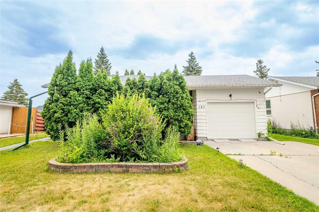 Property Photo: 147 Southmoor Road MB R2J 2P3