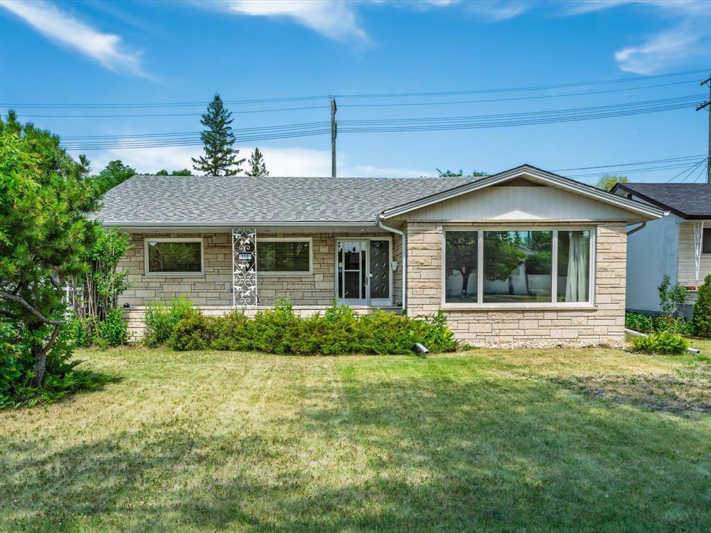 Property Photo: 115 Buttercup Avenue MB R2V 2S6