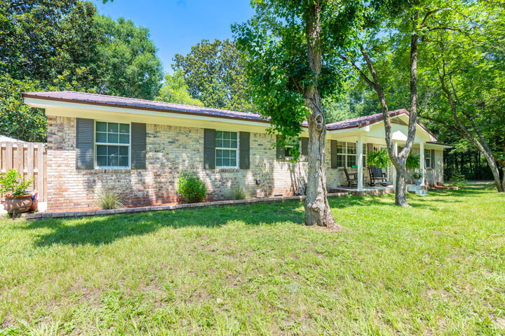 Property Photo: 156 Lindberg Street FL 32536