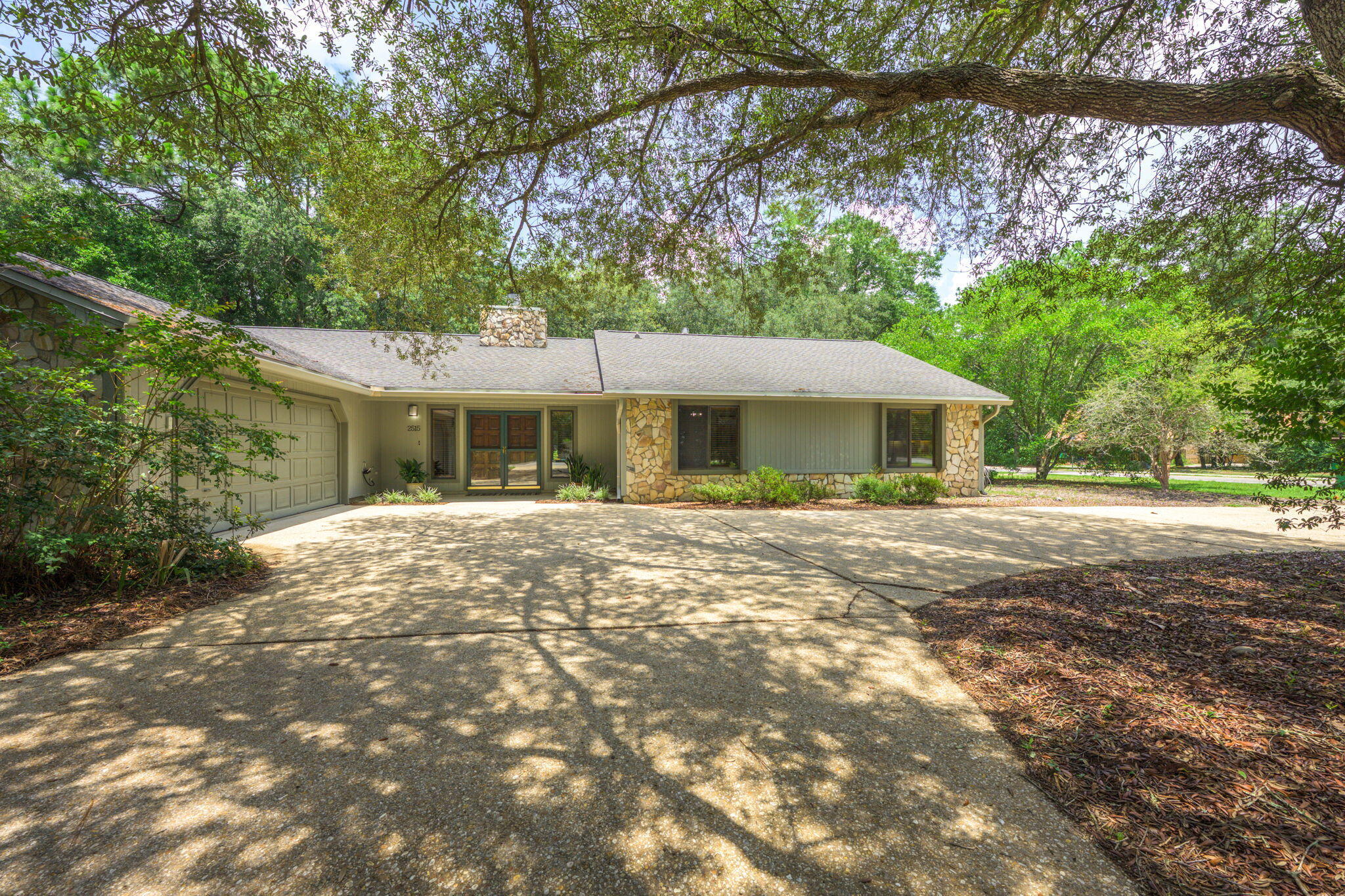 Property Photo: 2515 Edgewater Drive FL 32578