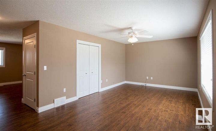 Photo de la propriété: 5201 51 Street AB T9N 2G5