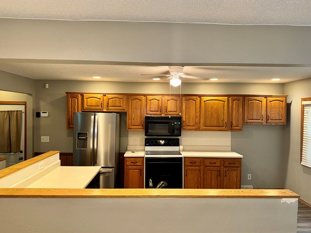 Property Photo:  353 4th St NW  IA 50501 