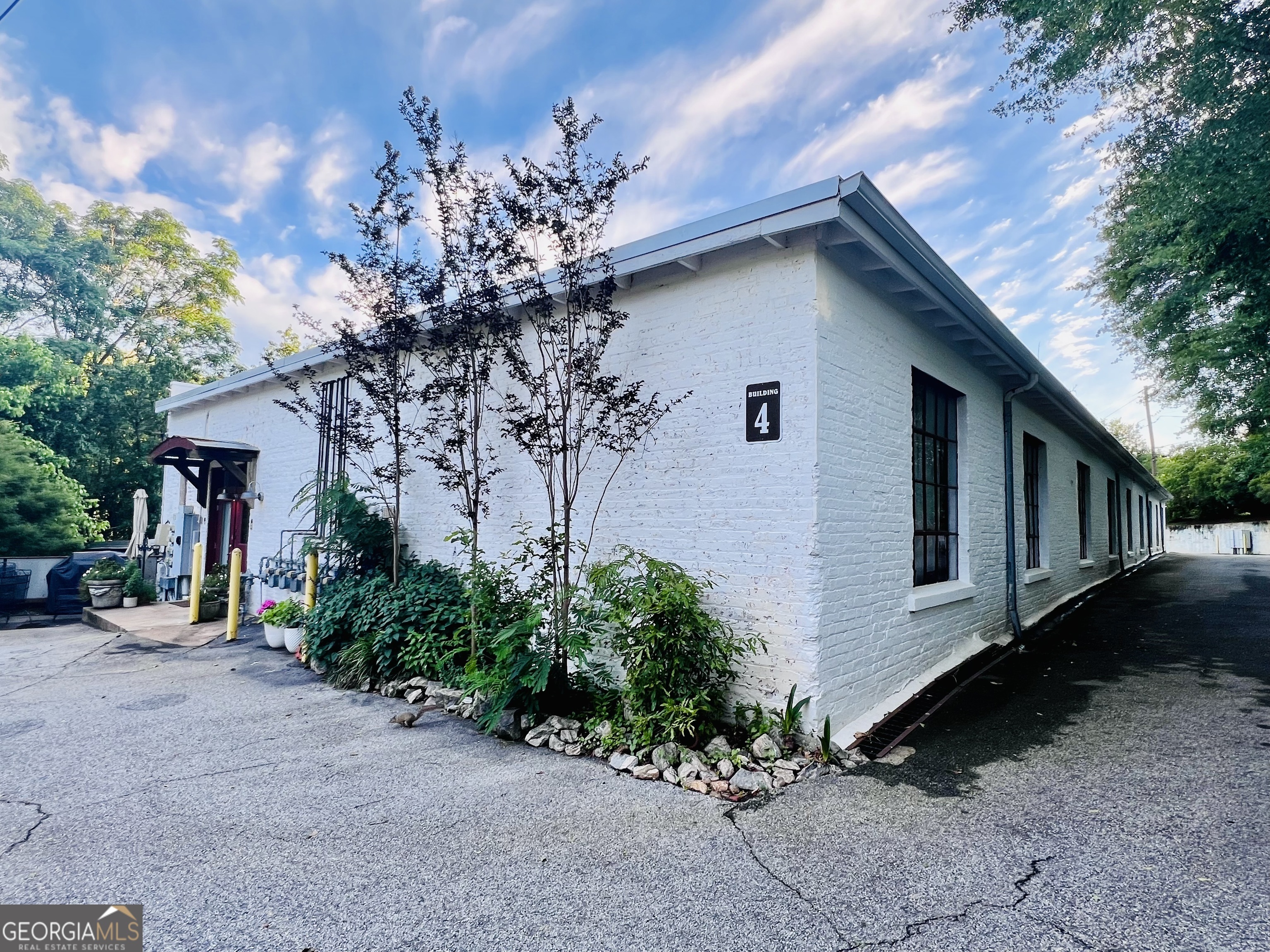 Property Photo: 585 White Circle 406 GA 30605