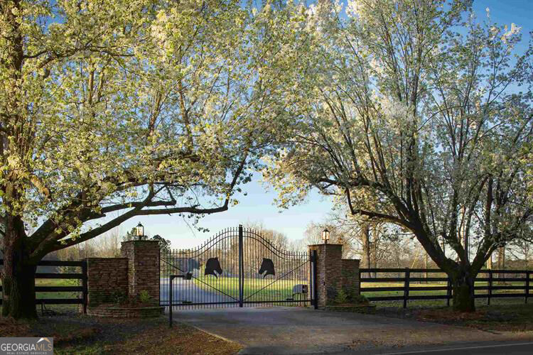 Property Photo:  364 Country Club Road  GA 30263 