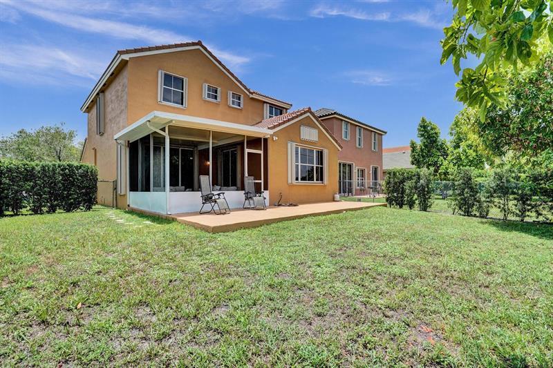 Property Photo: 1851 NW 184th Ter FL 33029
