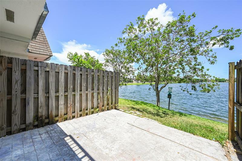 Property Photo: 4122 SW 61st Ave 8 FL 33314