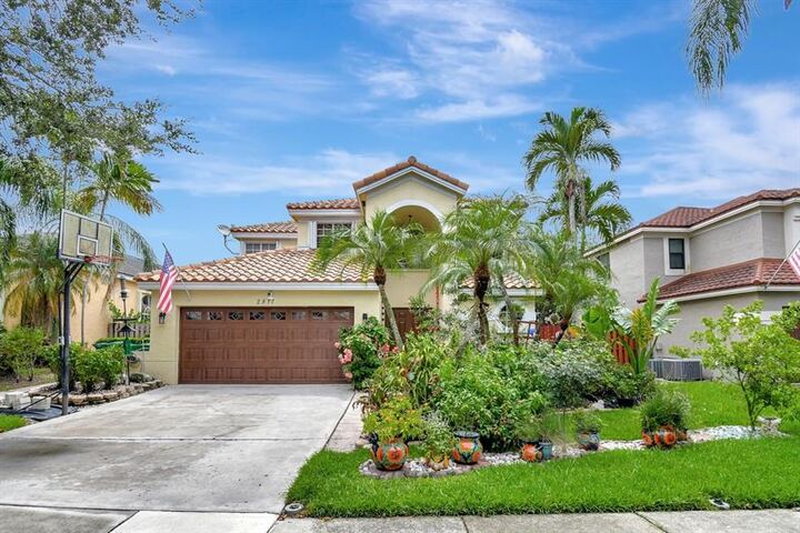 Property Photo:  2811 Montevideo Ave  FL 33026 