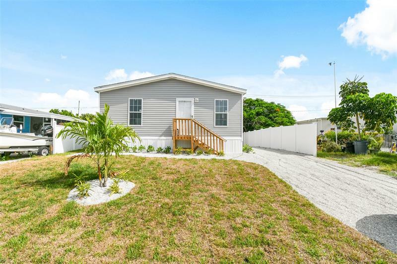 Property Photo: 6989 SE Ridgeway Terr FL 33455